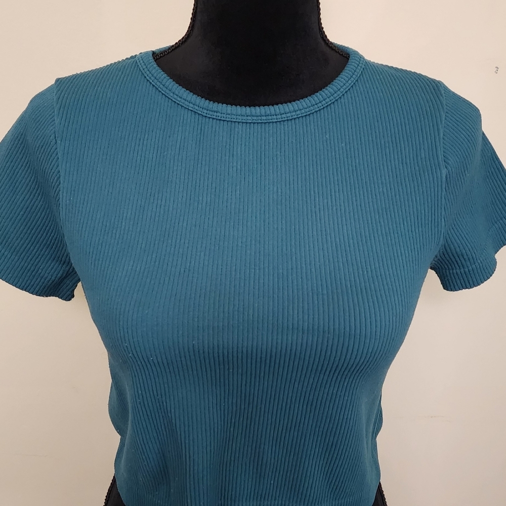 Green Ribbed  Crop Top - Picture 2 of 8